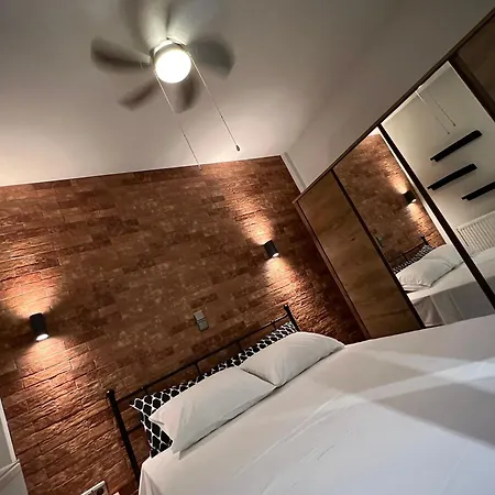 Апартаменты 48 Downtown Lofts Неа-Перамос