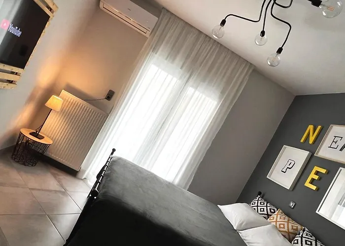 Апартаменты 48 Downtown Lofts Неа-Перамос