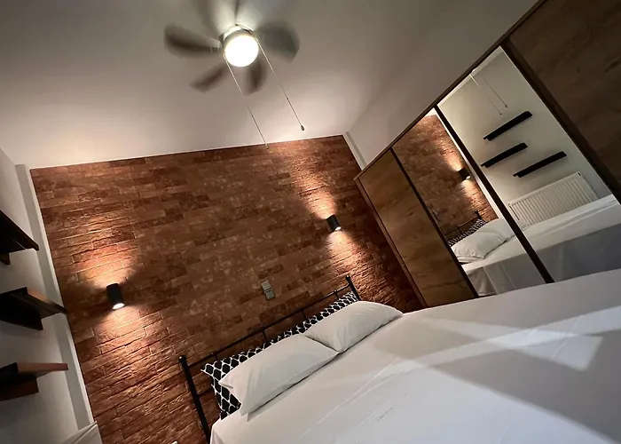 Апартаменты 48 Downtown Lofts Неа-Перамос
