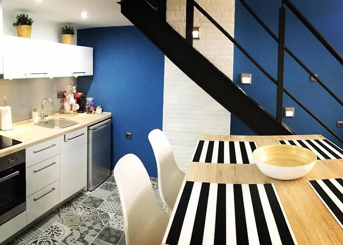 Апартаменты 48 Downtown Lofts Неа-Перамос