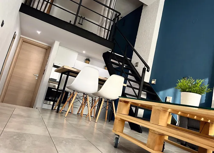 48 Downtown Lofts * Néa Péramos